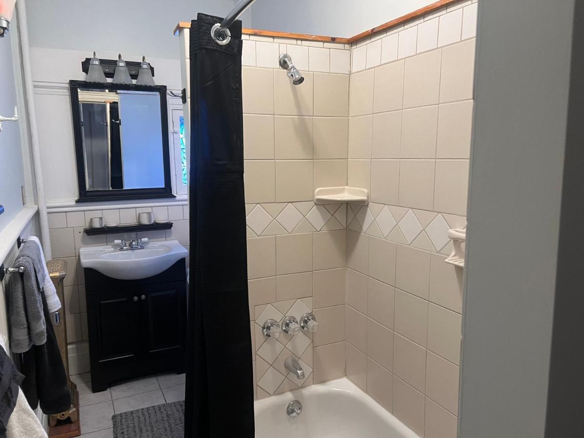 1 Bedroom Private Victorian Apt In Convenient City Location On 5 Acre, Sleeps 4 Poughkeepsie Exterior photo