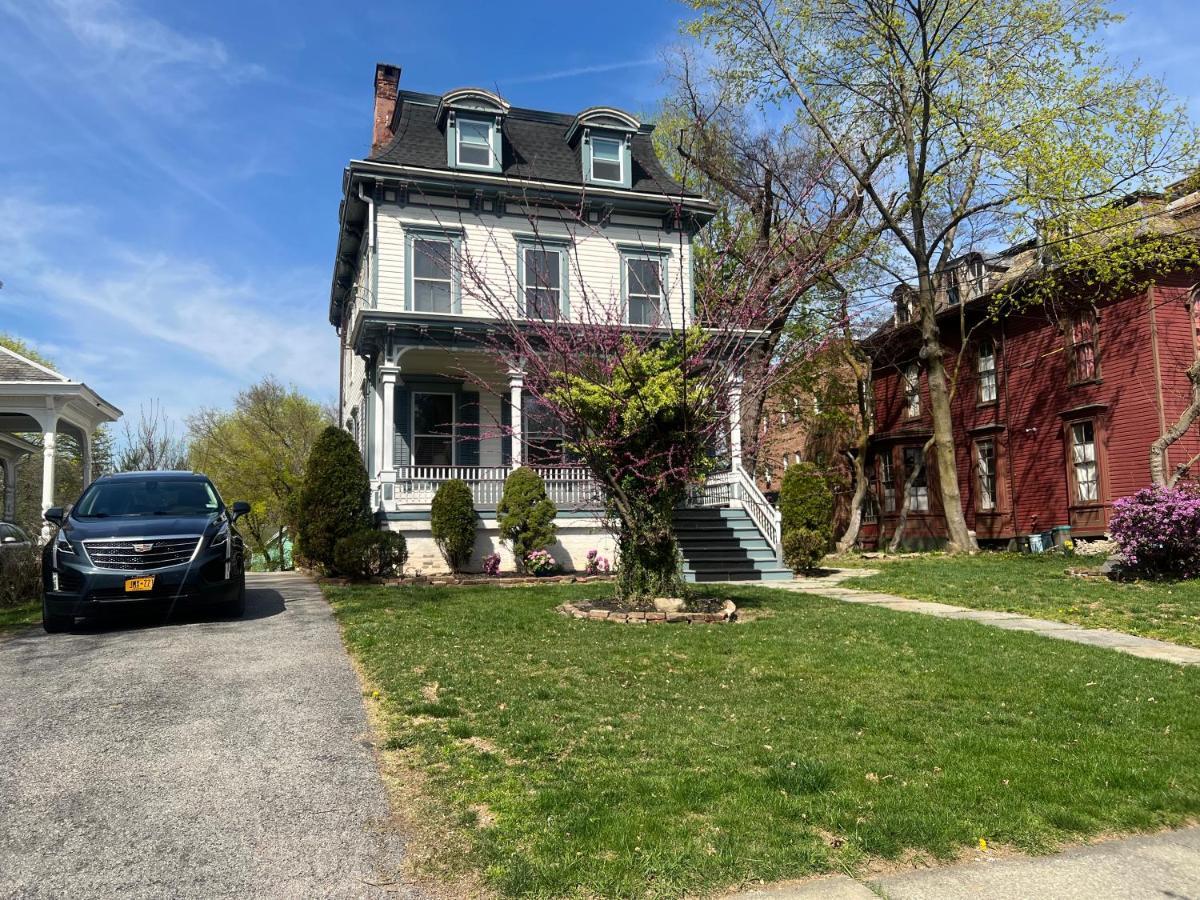 1 Bedroom Private Victorian Apt In Convenient City Location On 5 Acre, Sleeps 4 Poughkeepsie Exterior photo